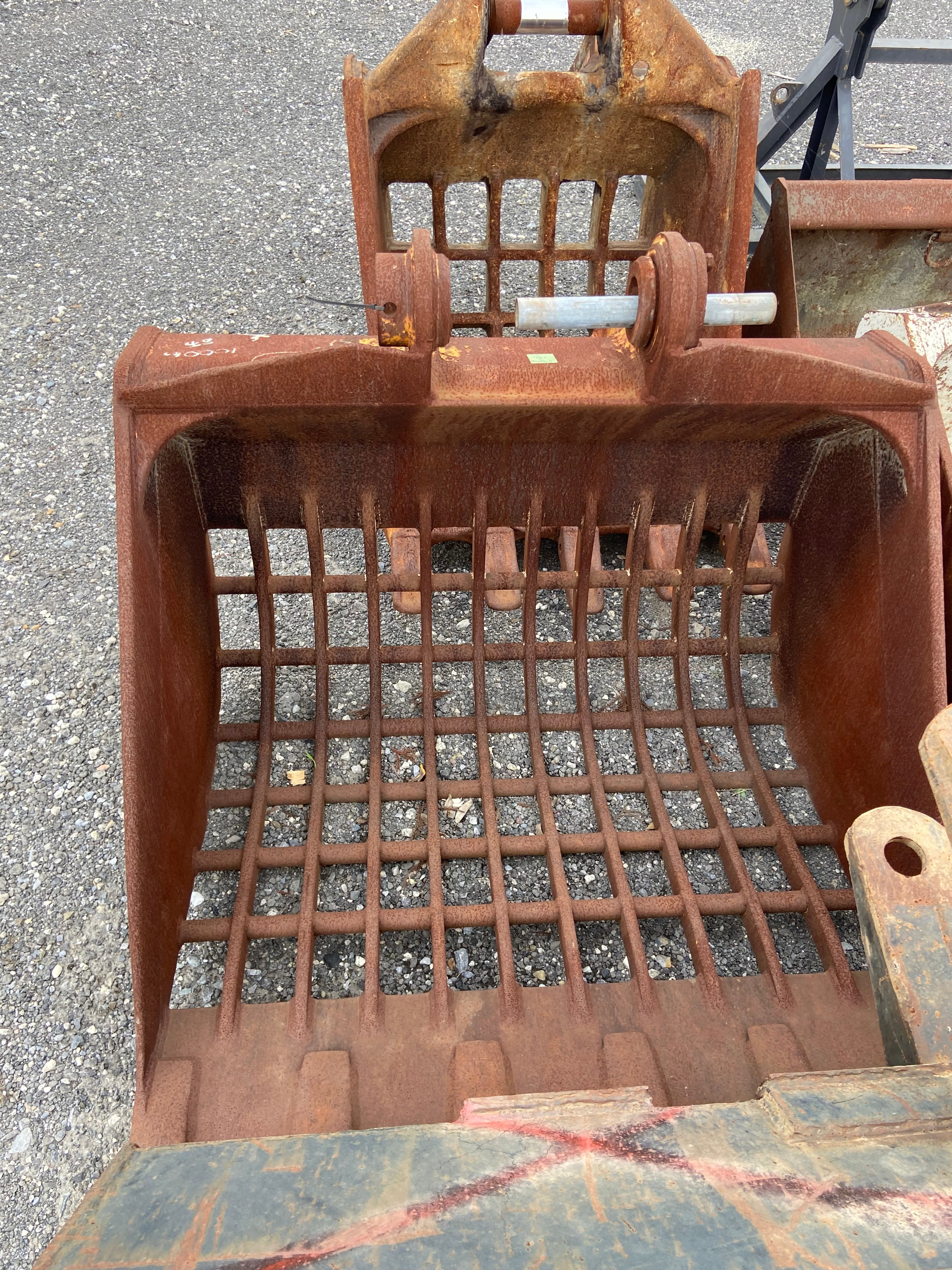 Skelton Bucket, used buckets & fork attachments