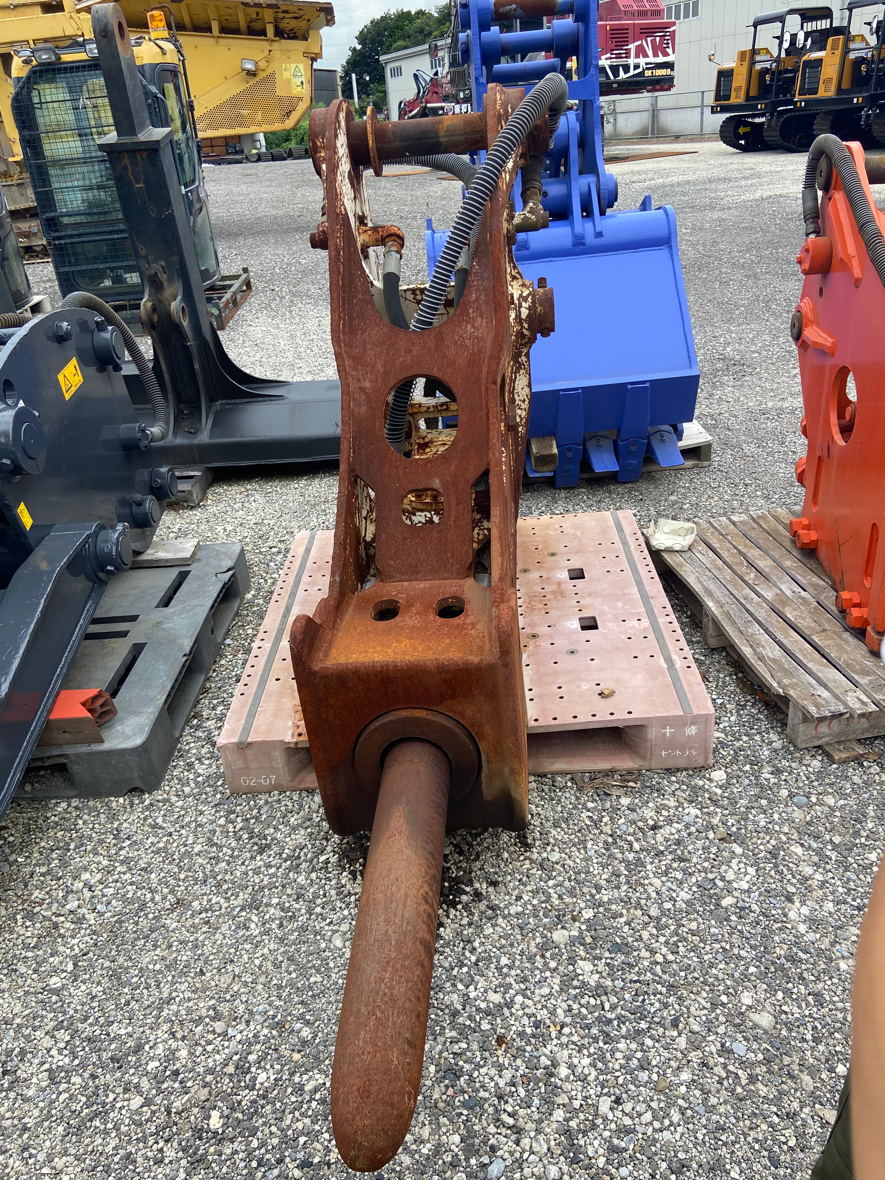 油圧ブレーカー, used buckets & fork attachments