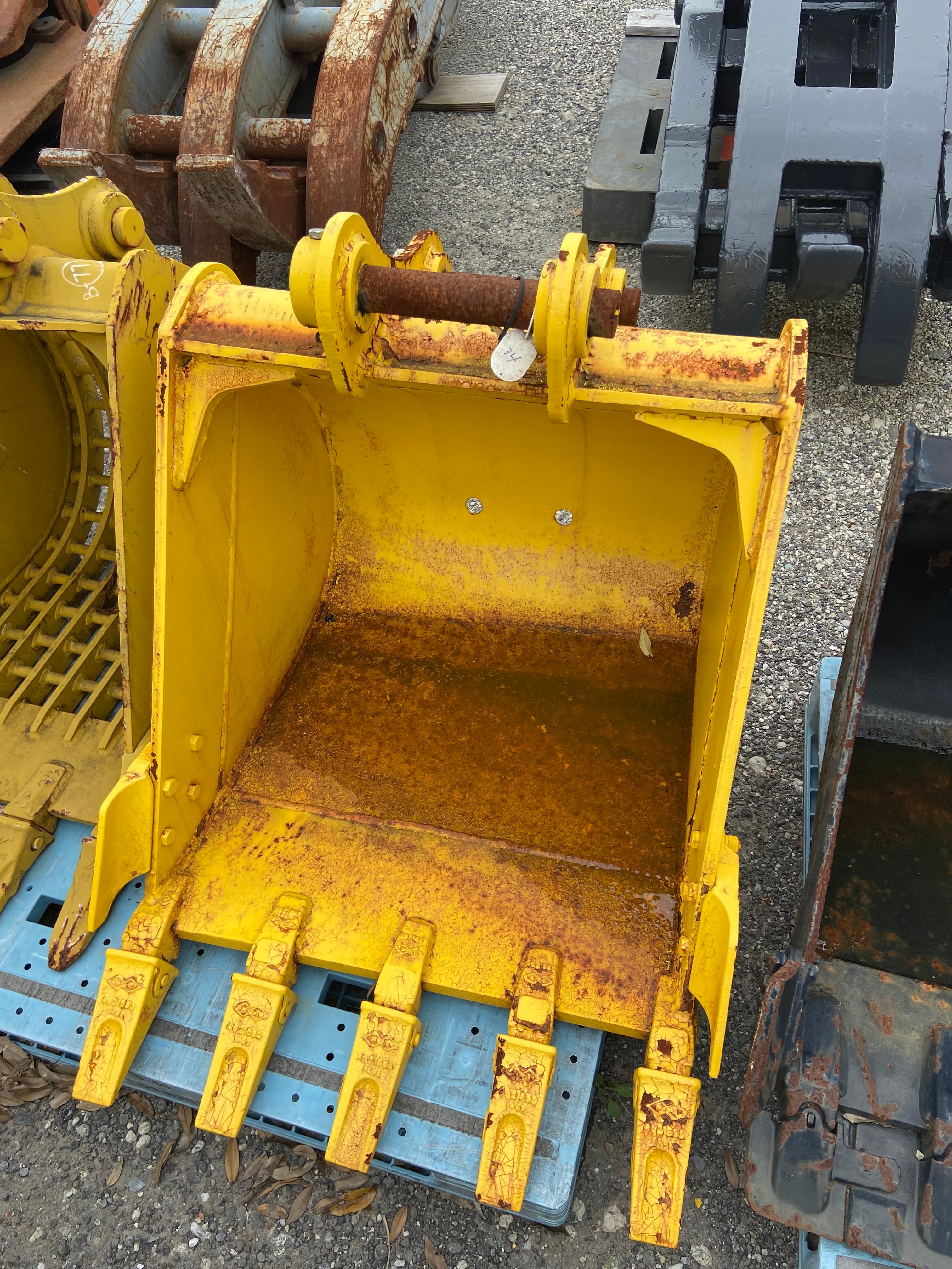 Bucket, used buckets & fork attachments