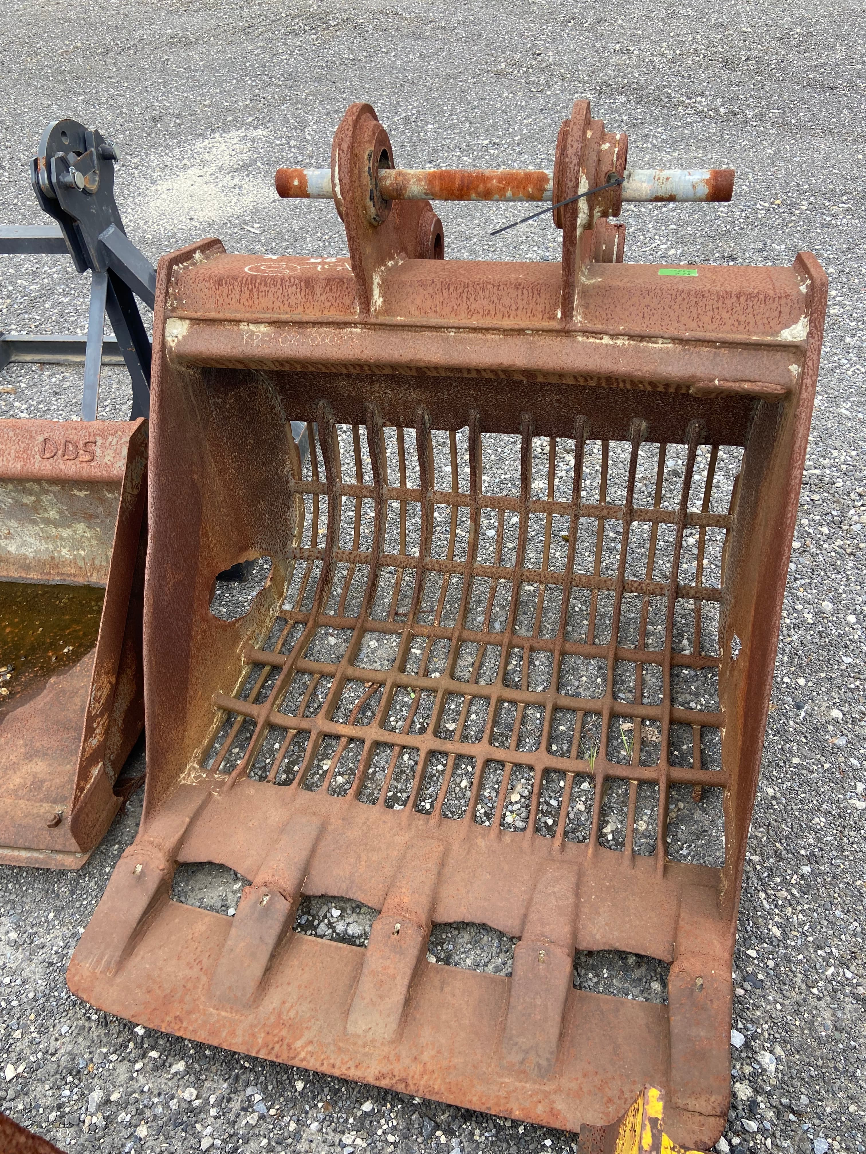 Skelton Bucket, used buckets & fork attachments