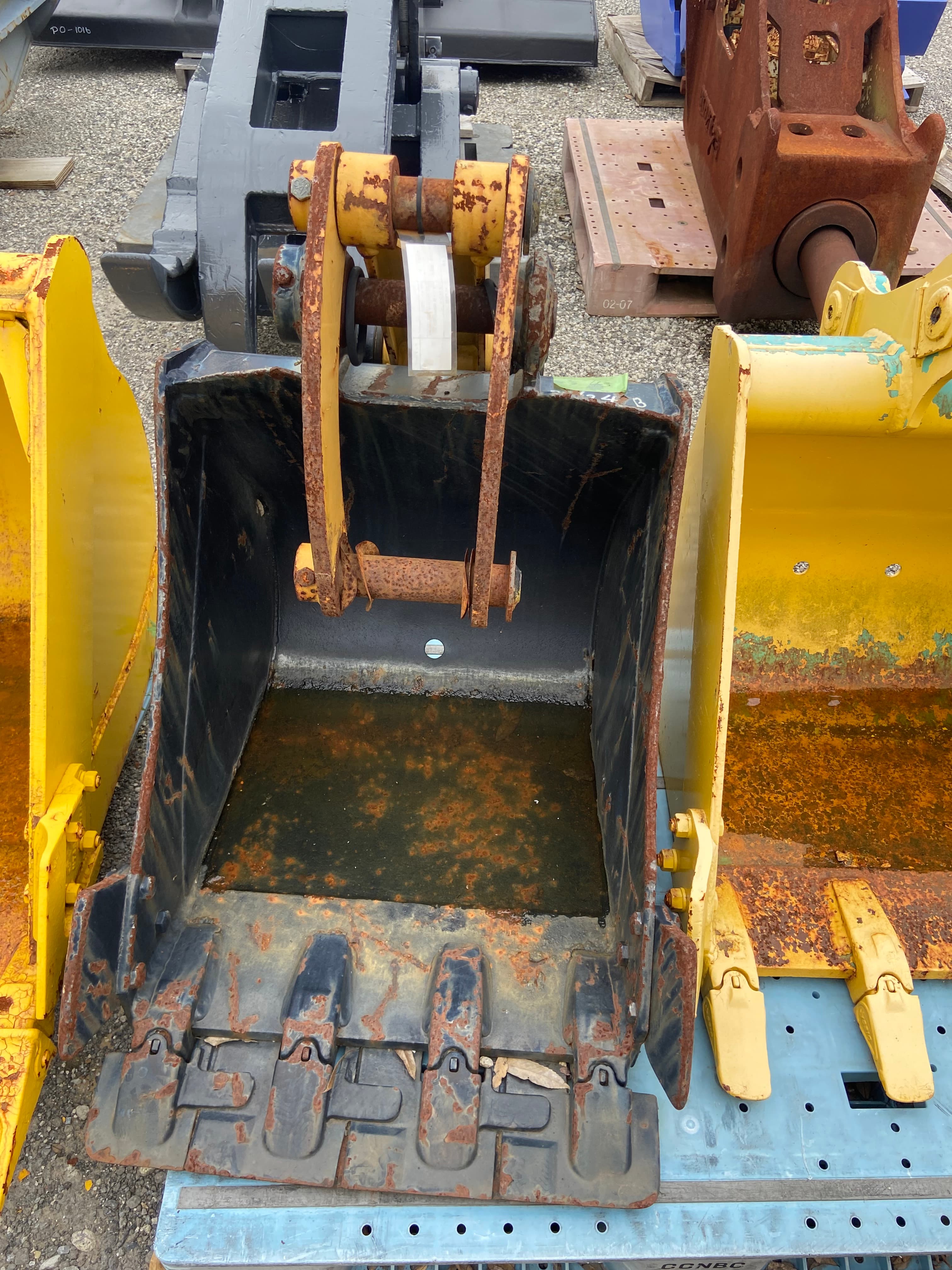 Bucket, used buckets & fork attachments
