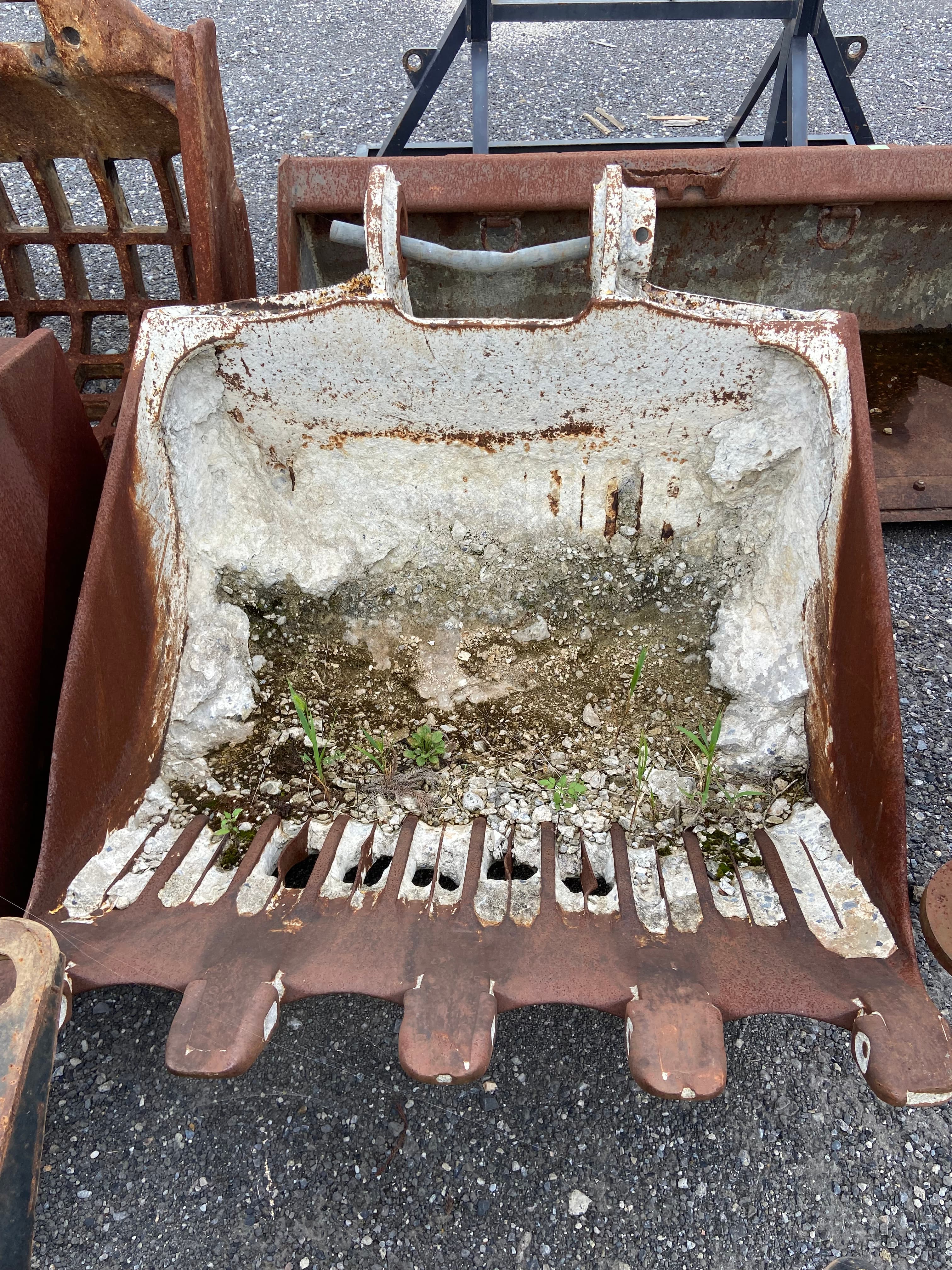 Bucket, used buckets & fork attachments