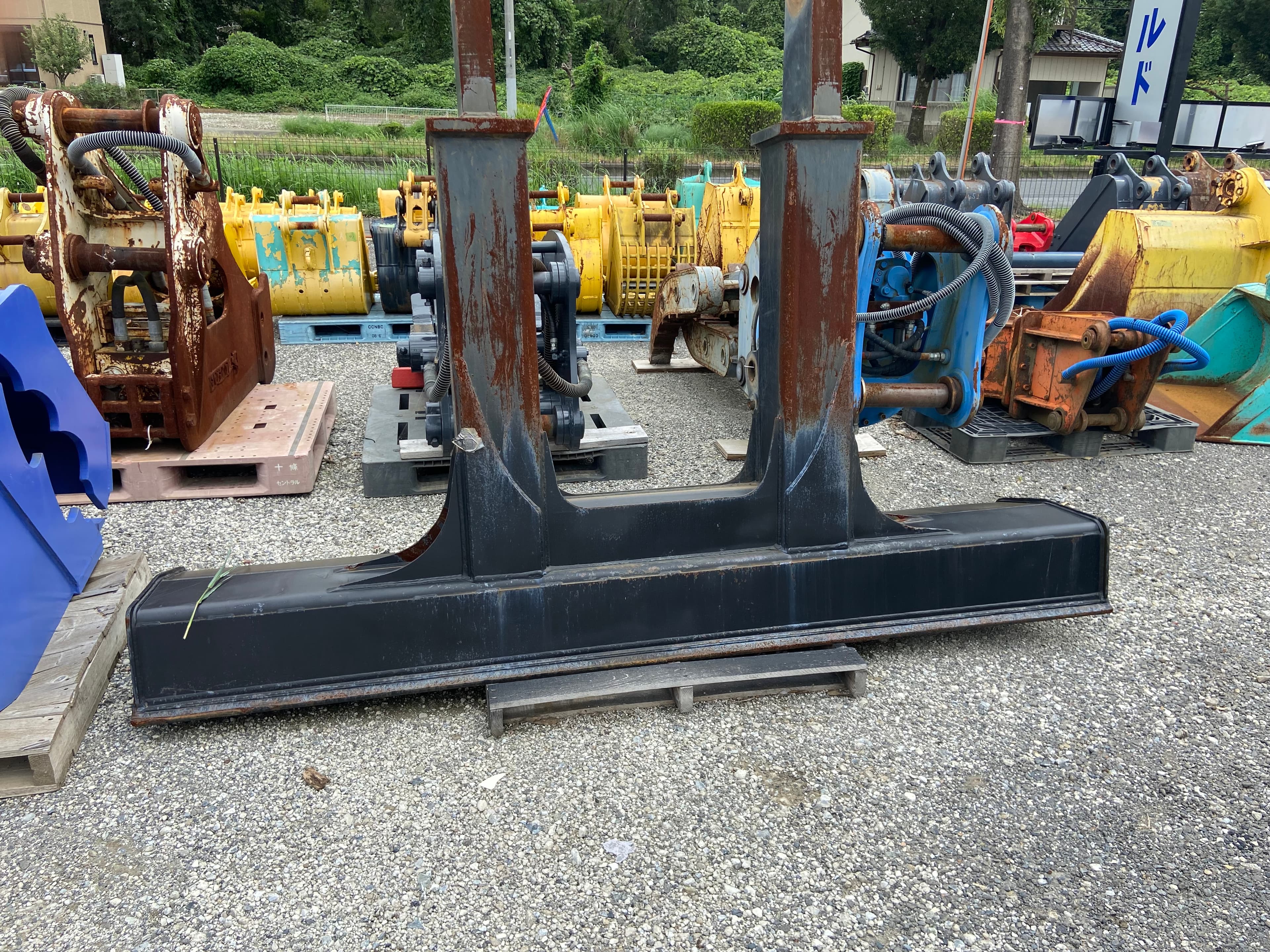 SH135X-7 排土板, used buckets & fork attachments
