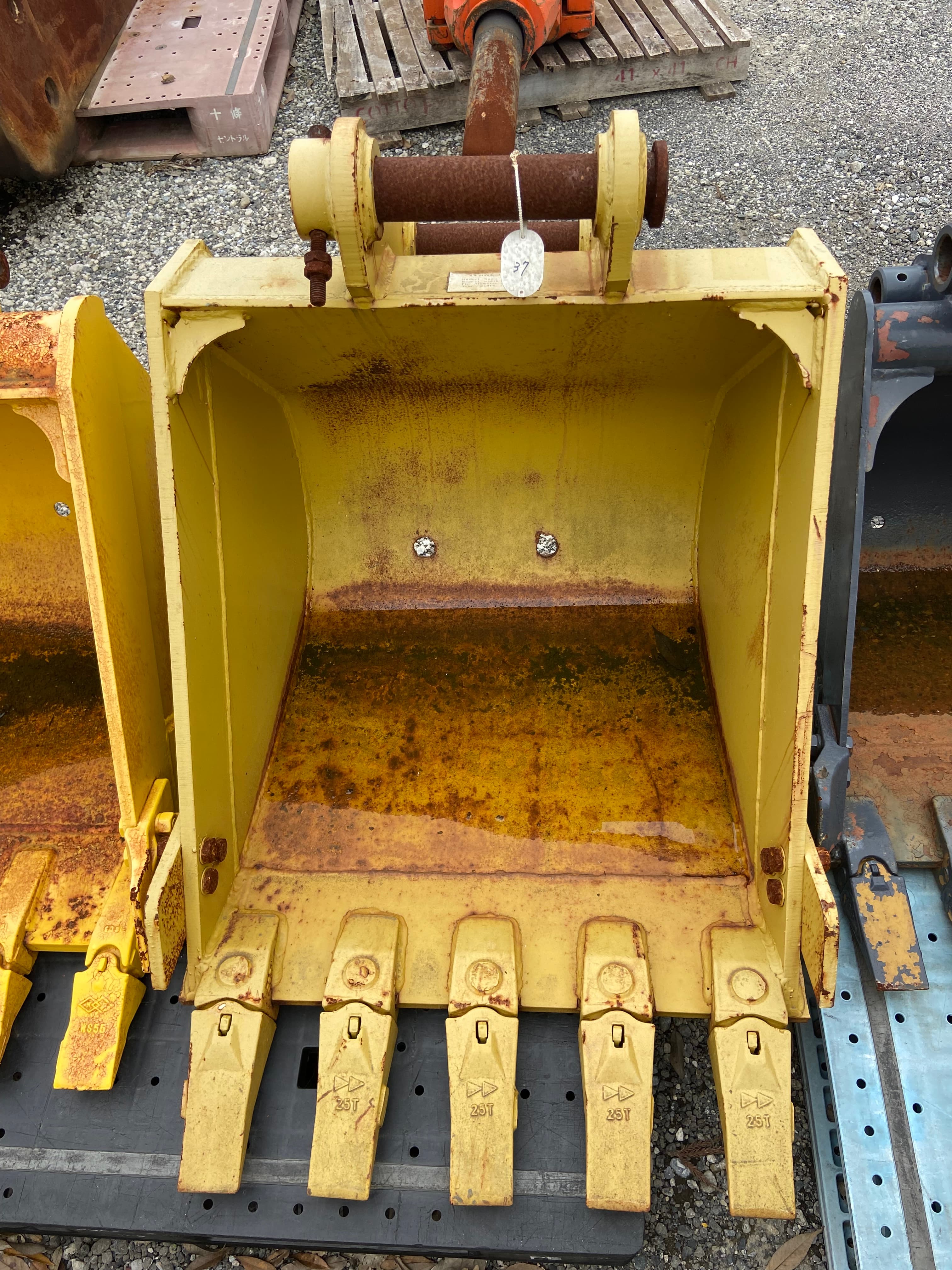 KW Standard Bucket, used buckets & fork attachments