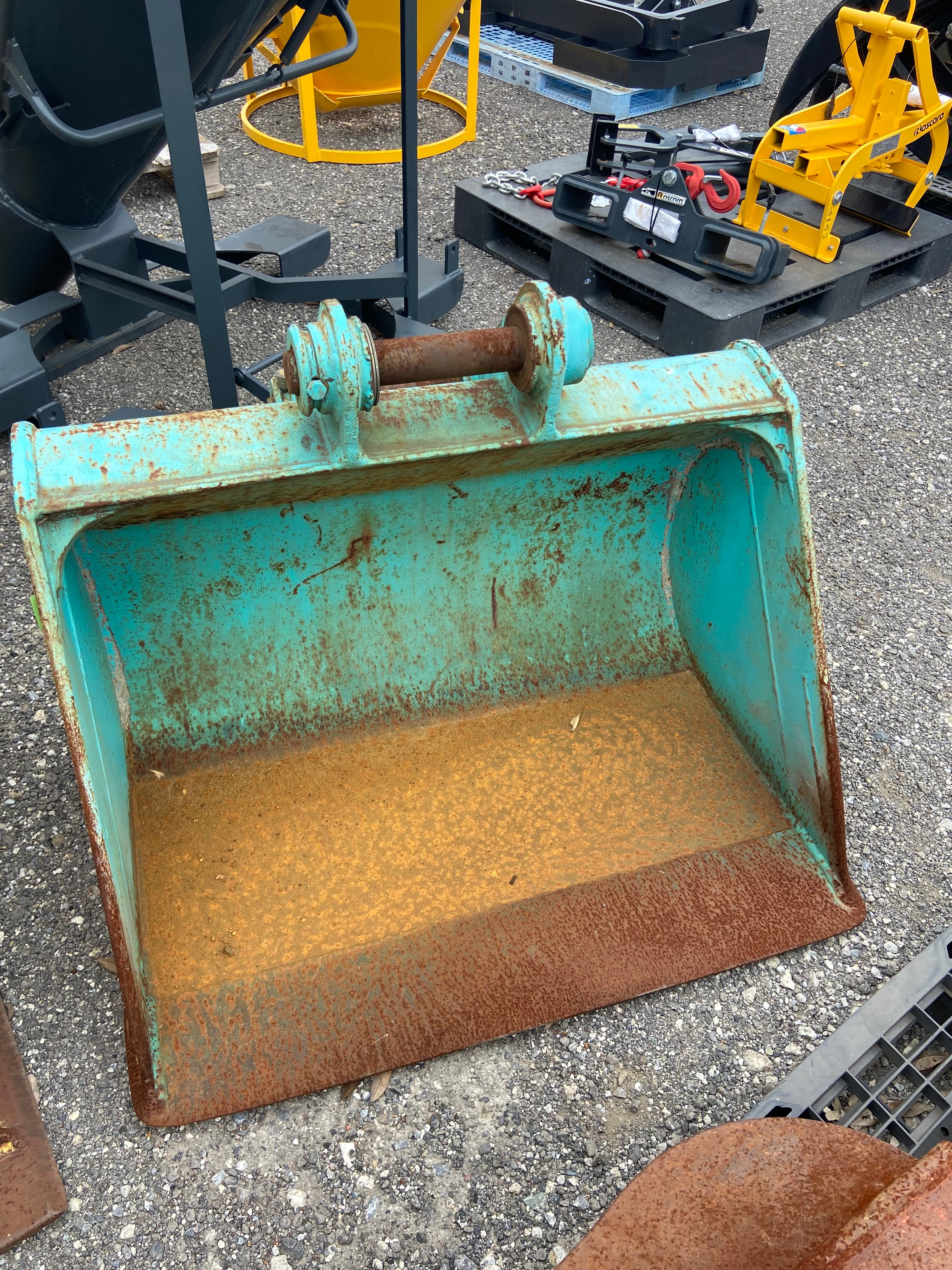 Bucket, used buckets & fork attachments