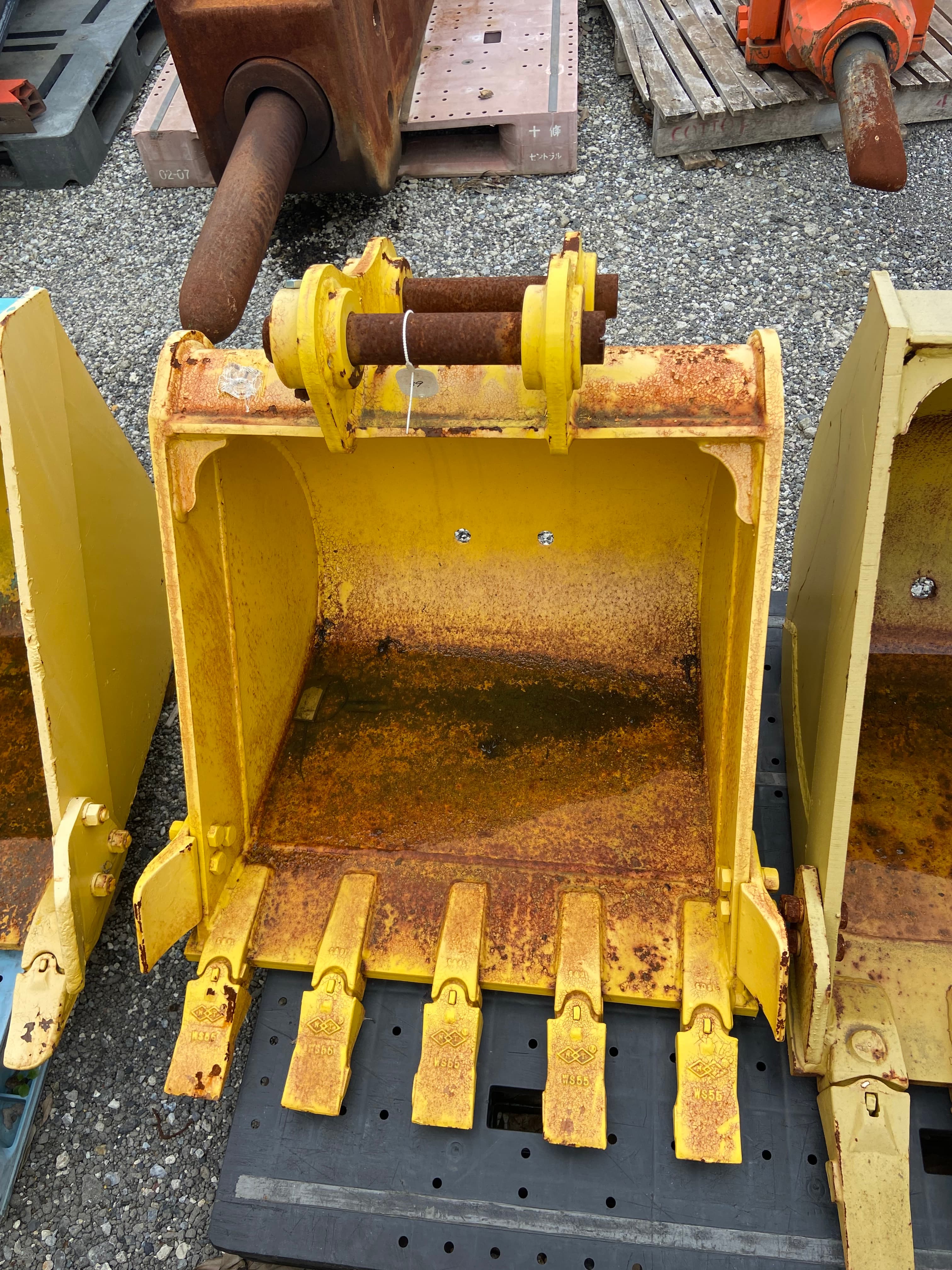 Bucket, used buckets & fork attachments