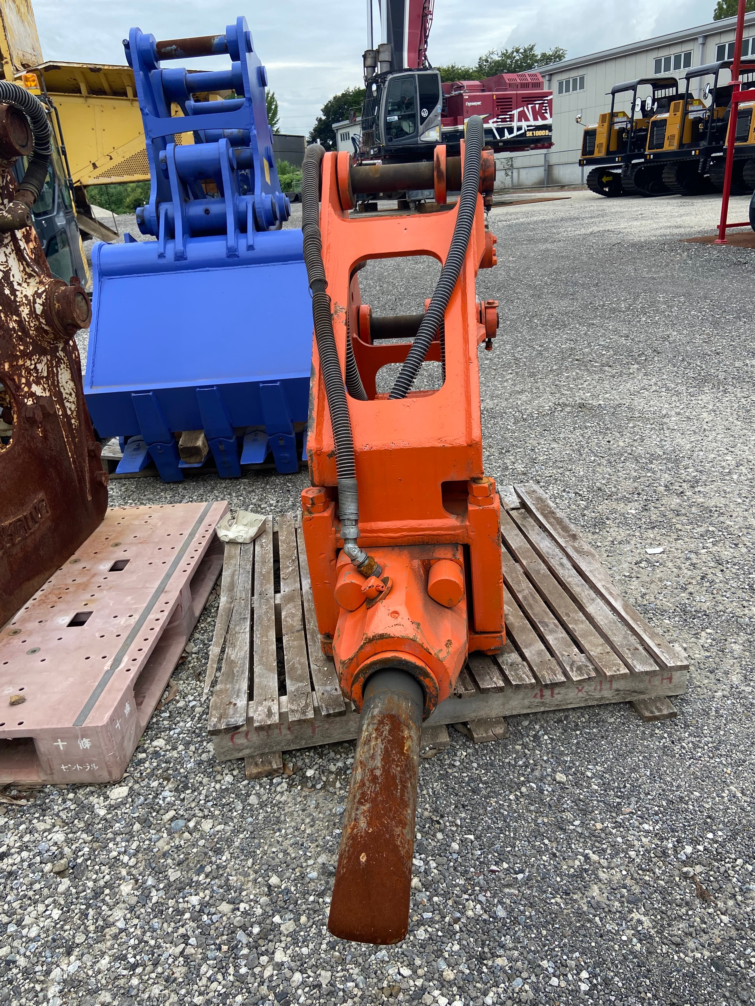 油圧ブレーカー, used buckets & fork attachments