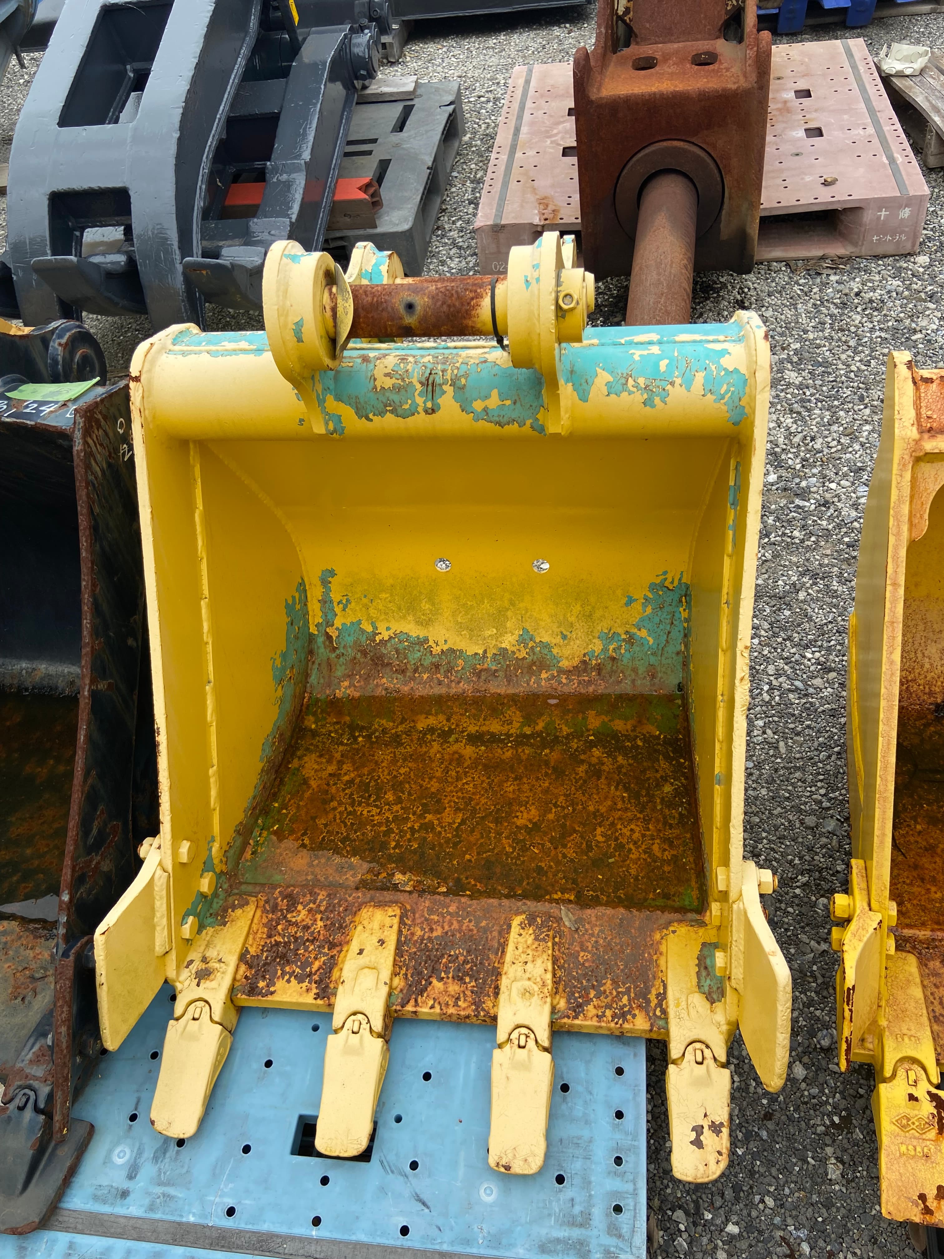 Bucket, used buckets & fork attachments
