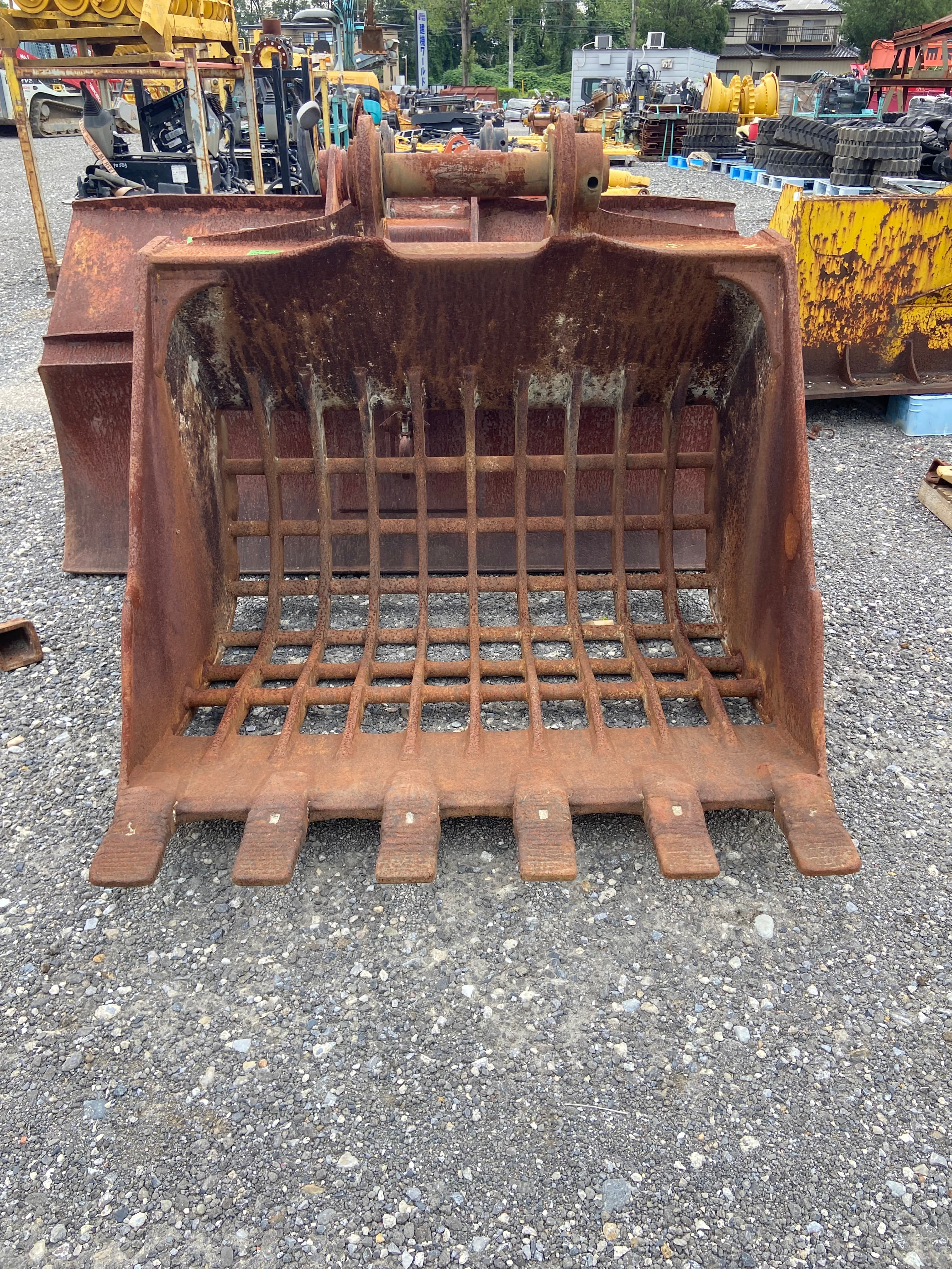 Skelton Bucket, used buckets & fork attachments