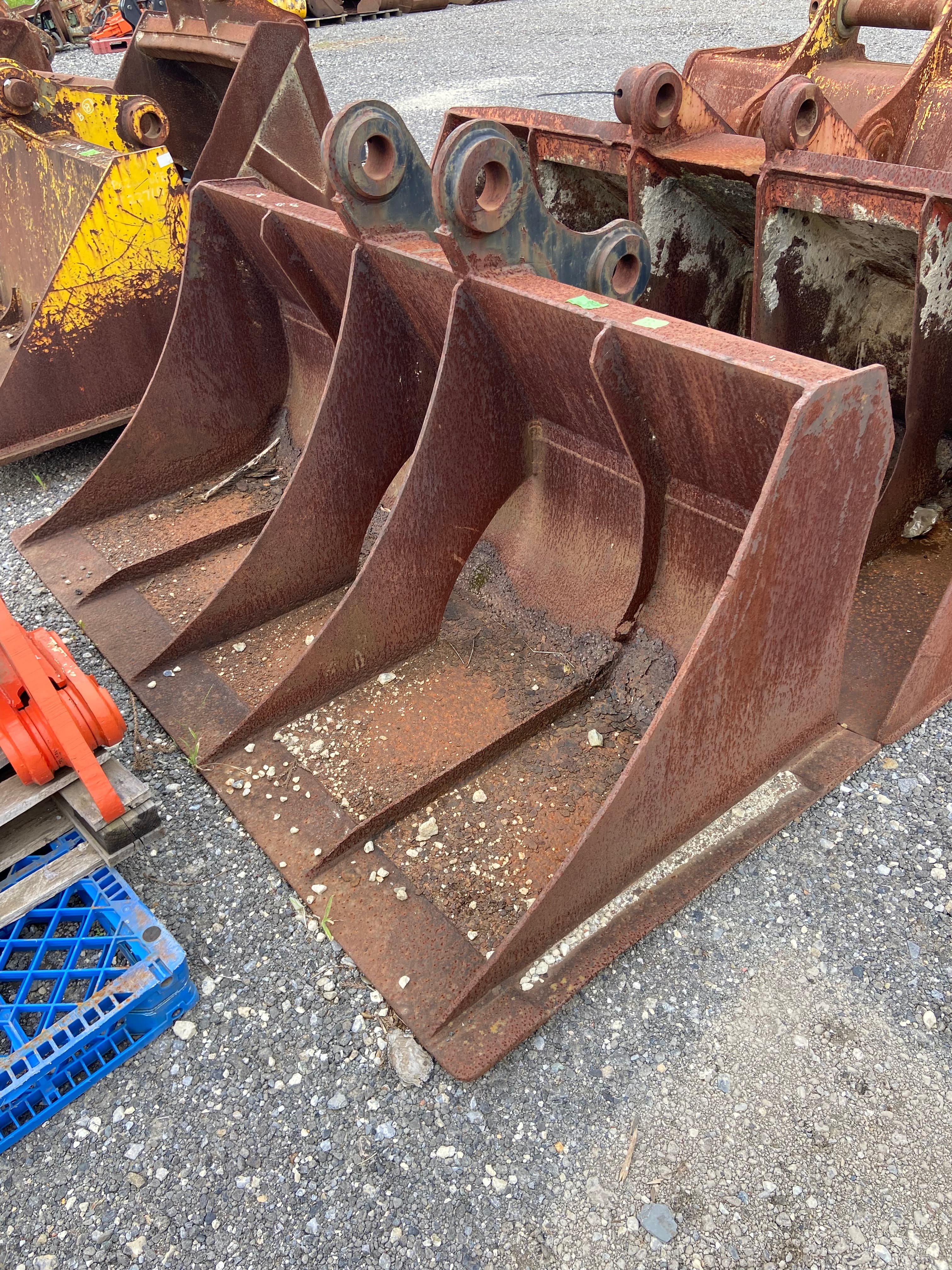 Bucket, used buckets & fork attachments