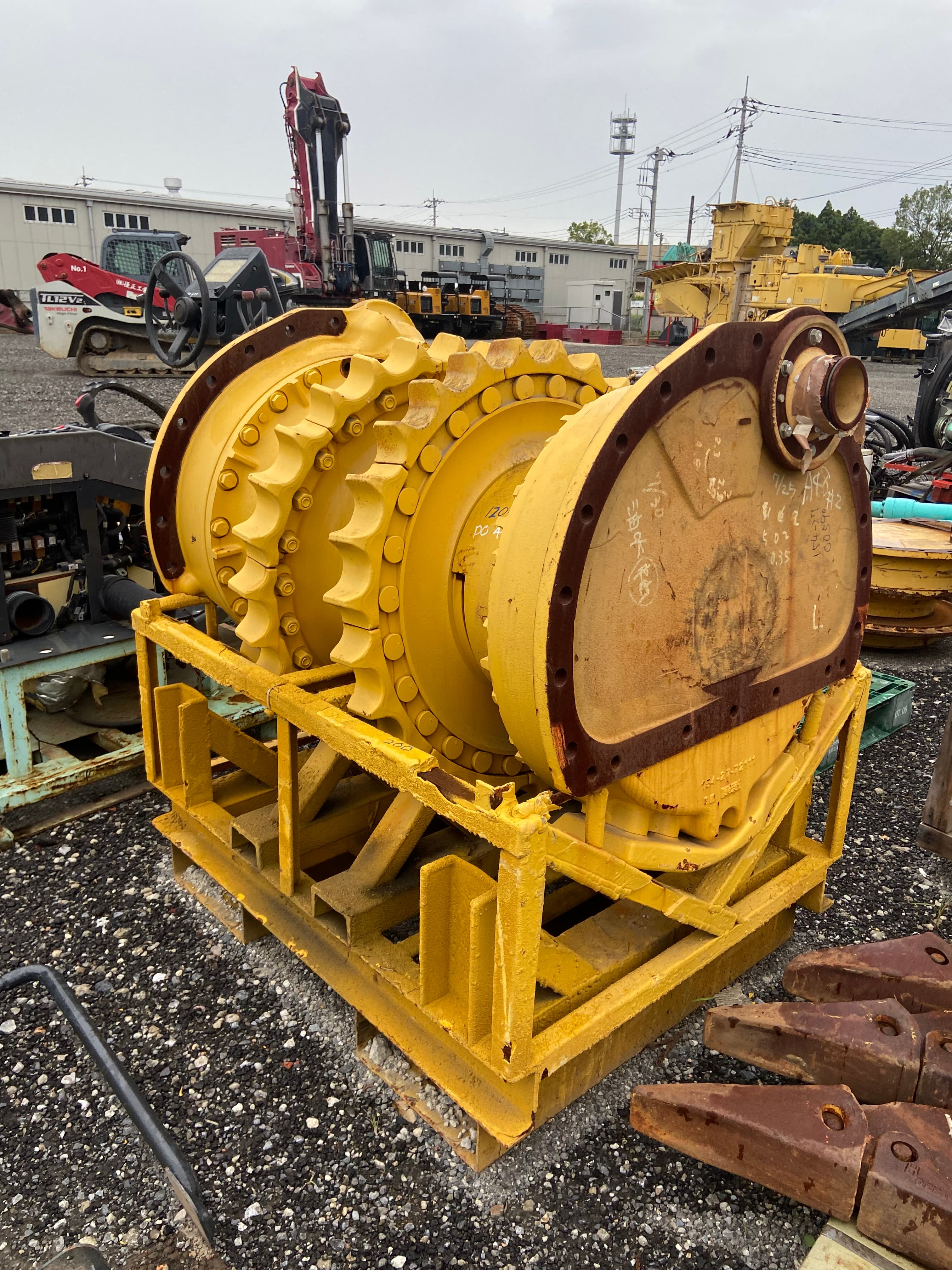 Komatsu D85 final drive, used lights & accessories